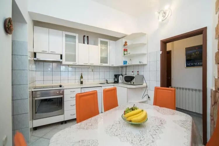 Apartment Sweet Dreams- Two Bedroom Apartment with Pool Terrace (ST)-Keuken