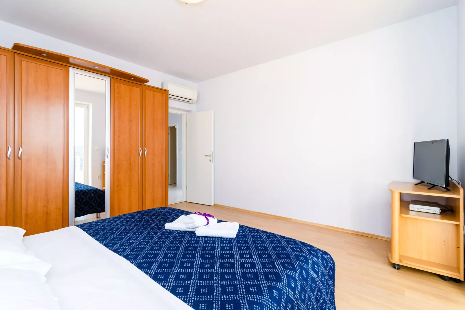 Apartments Bonavista - Premium Two Bedroom Apartment with Balcony and Sea View (A2)-Slaapkamer