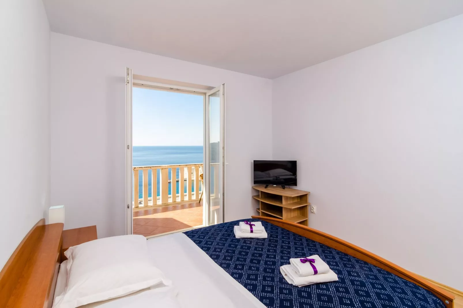 Apartments Bonavista - Premium Two Bedroom Apartment with Balcony and Sea View (A2)-Slaapkamer