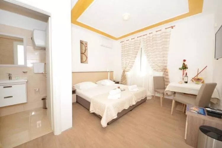 Guest House Mia (ST) - Twin Room with Private Bathroom (A2)