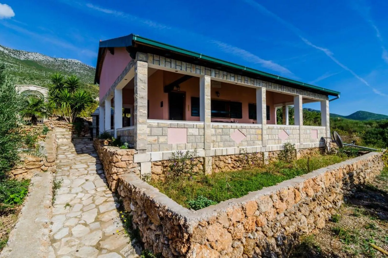 Villa Sea Edge - Three Bedroom Villa with Sea View-Buitenlucht