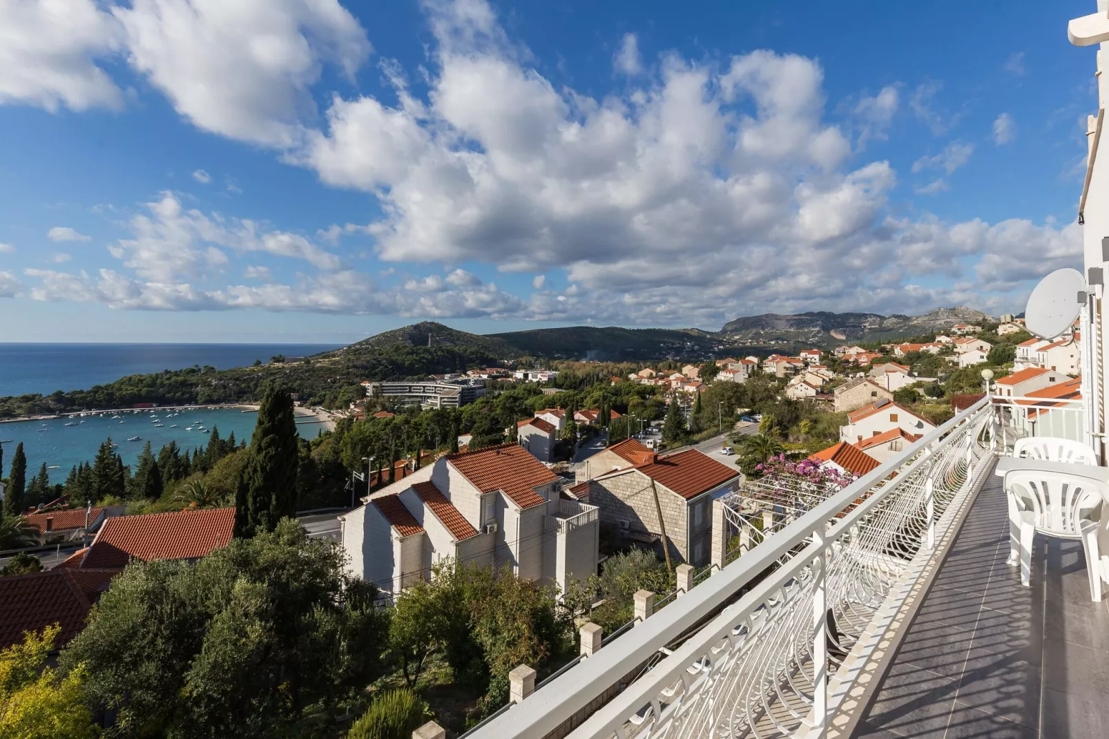 Apartments Villa Enzian - Comfort Two Bedroom Apartment with Balcony and Sea View-Terrasbalkon