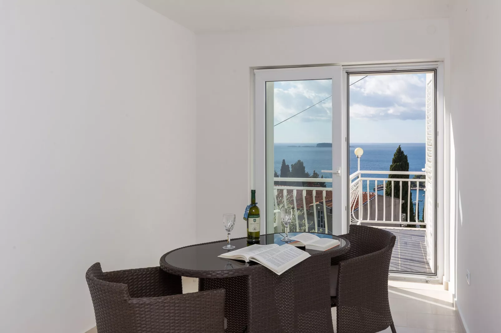 Apartments Villa Enzian - Comfort Two Bedroom Apartment with Balcony and Sea View-Terrasbalkon