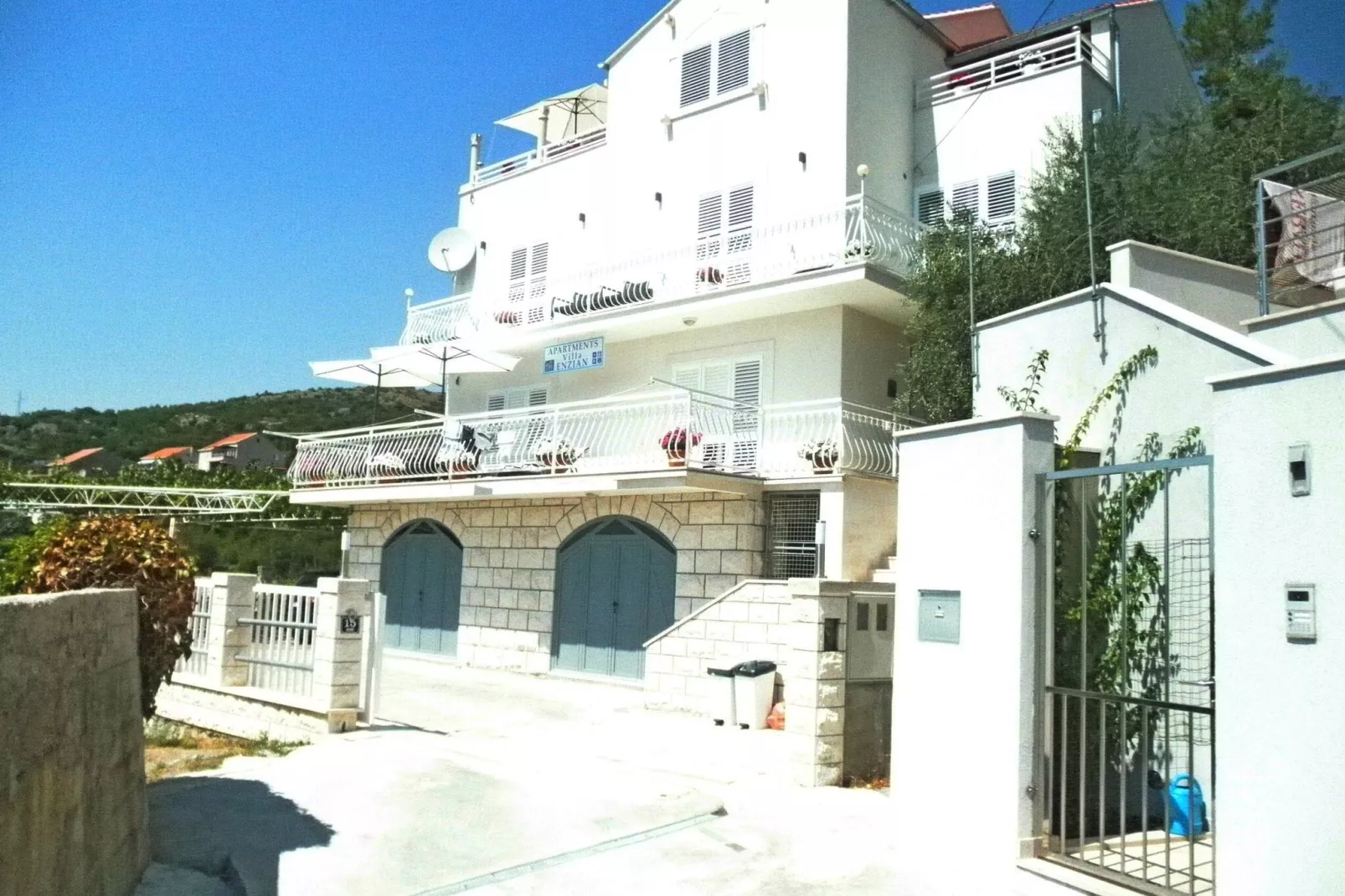 Apartments Villa Enzian - Comfort Two Bedroom Apartment with Balcony and Sea View-Buitenlucht