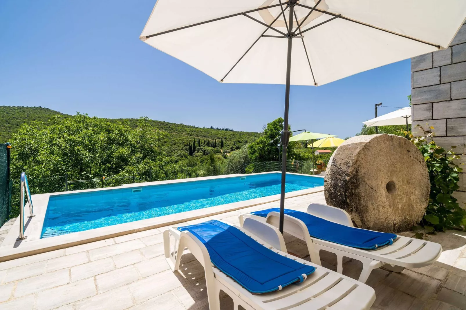 House Kočan-Four Bedroom Villa with Terrace and Swimming Pool-Zwembad