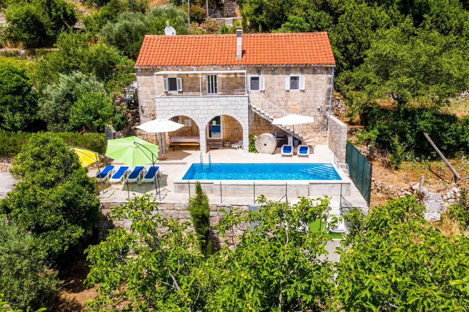 House Kočan-Four Bedroom Villa with Terrace and Swimming Pool-Uitzicht