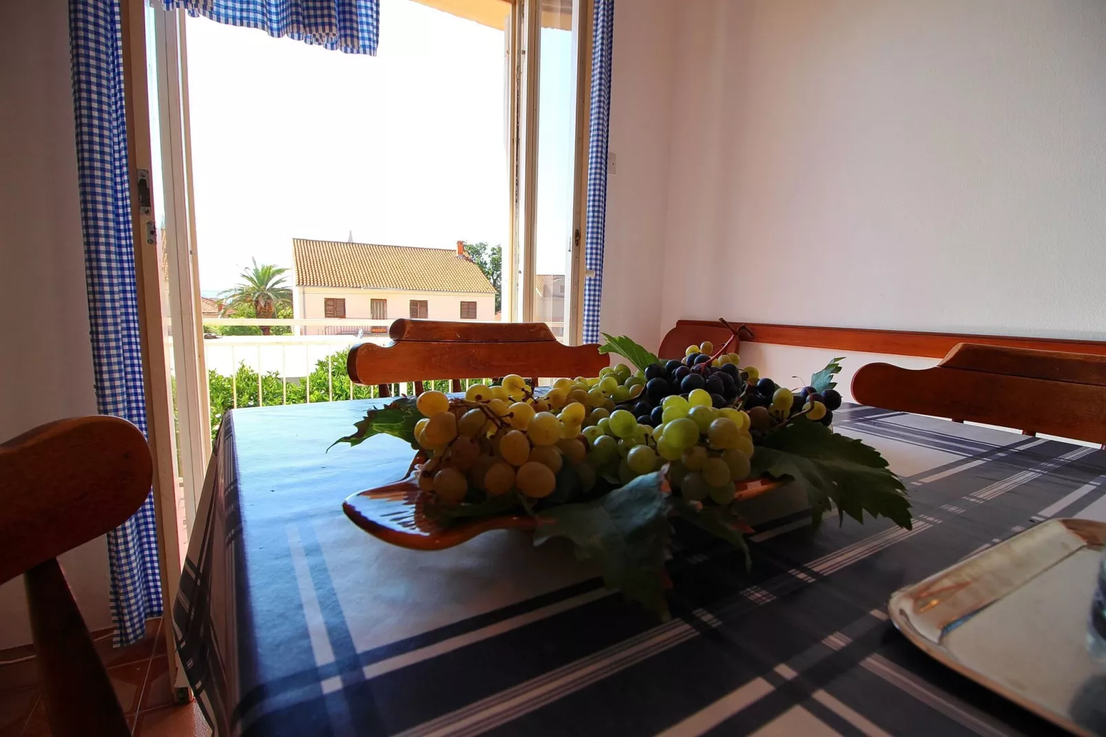 Apartment Domestic - Three Bedroom Apartment with Terrace-Eetkamer