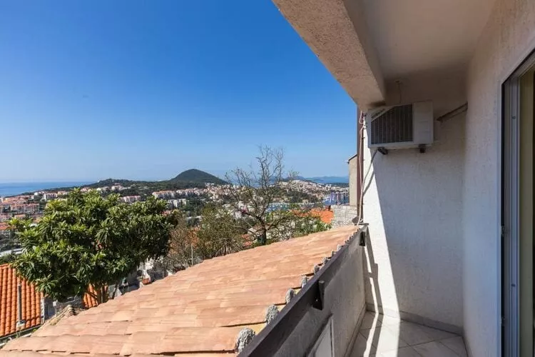 Apartment Milić - Two Bedroom Apartment with Terrace and Sea View (Sinjska 15)-Terrasbalkon