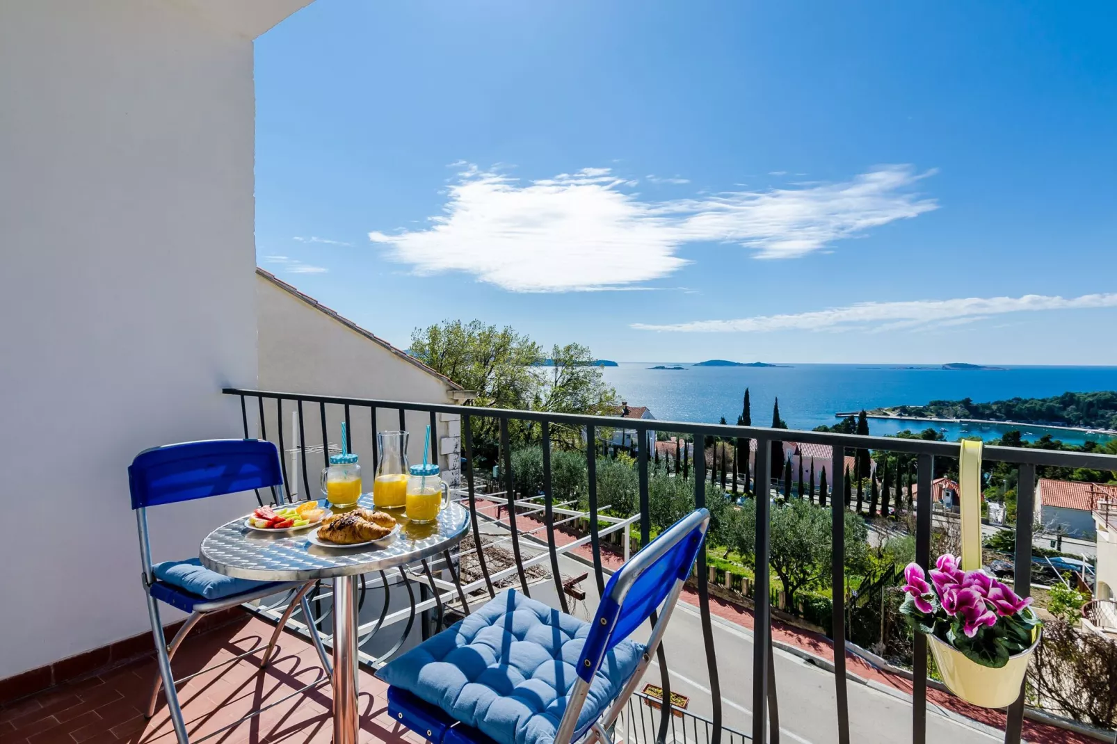 Apartments Knego - Comfort One Bedroom Apartment with Balcony and Sea View