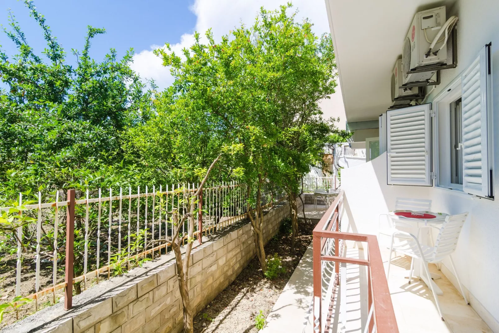 Apartments & Rooms Barišić - Standard Studio Apartment with Balcony and Garden View (G1)