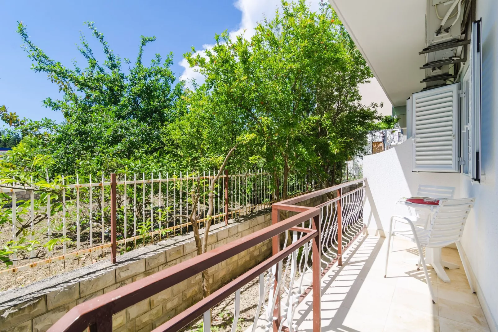 Apartments & Rooms Barišić - Standard Studio Apartment with Balcony and Garden View (G1)-Terrasbalkon