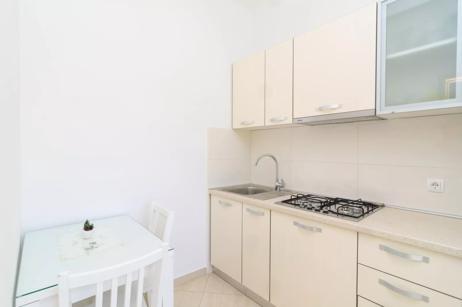 Apartments & Rooms Barišić - Standard Studio Apartment with Balcony and Garden View (G1)-Keuken