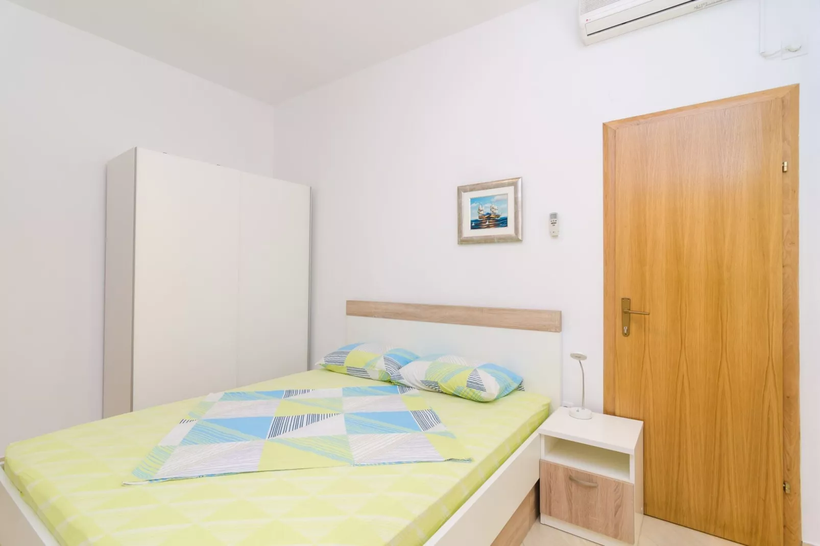 Apartments & Rooms Barišić - Superior Studio Apartment with Balcony and Garden View (G2)-Binnen