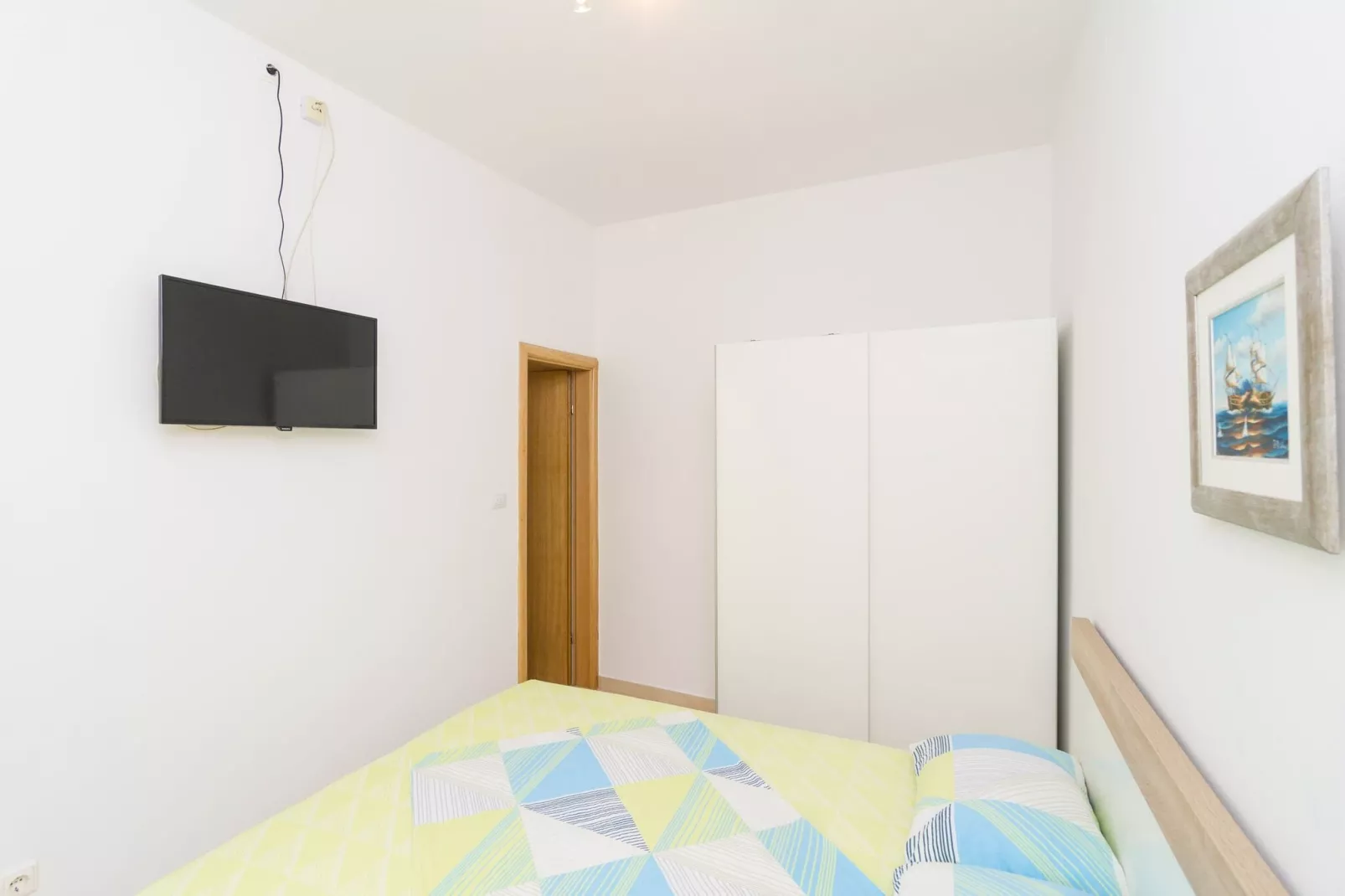 Apartments & Rooms Barišić - Superior Studio Apartment with Balcony and Garden View (G2)-Binnen