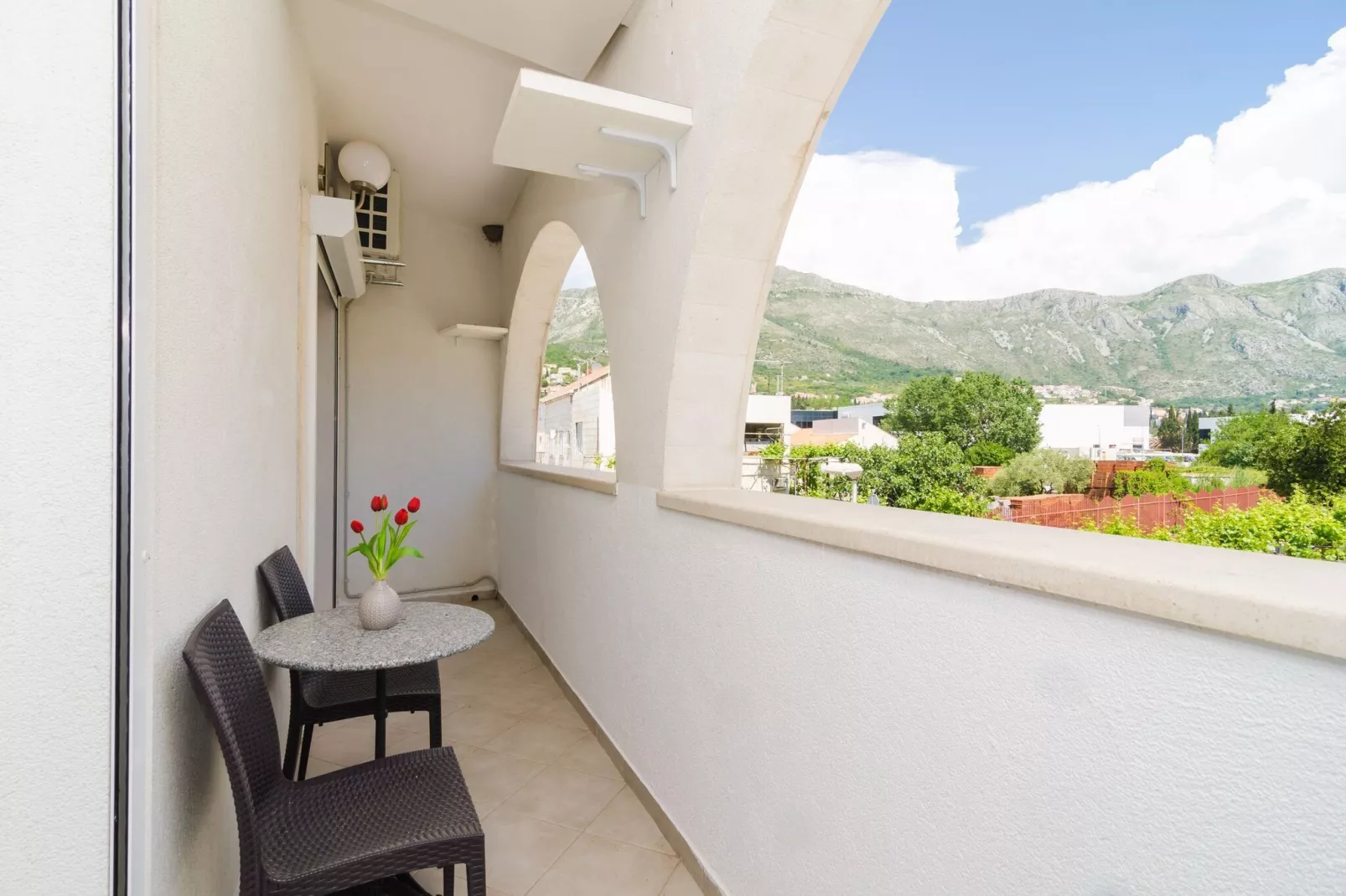 Apartments & Rooms Barišić - Studio Apartment with Balcony and City View (First Floor)-APT 4-Terrasbalkon