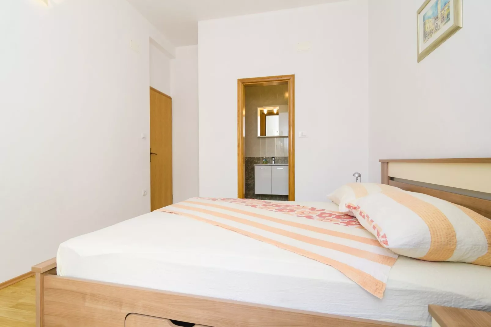 Apartments & Rooms Barišić - Studio Apartment with Balcony and City View (First Floor)-APT 4-Binnen