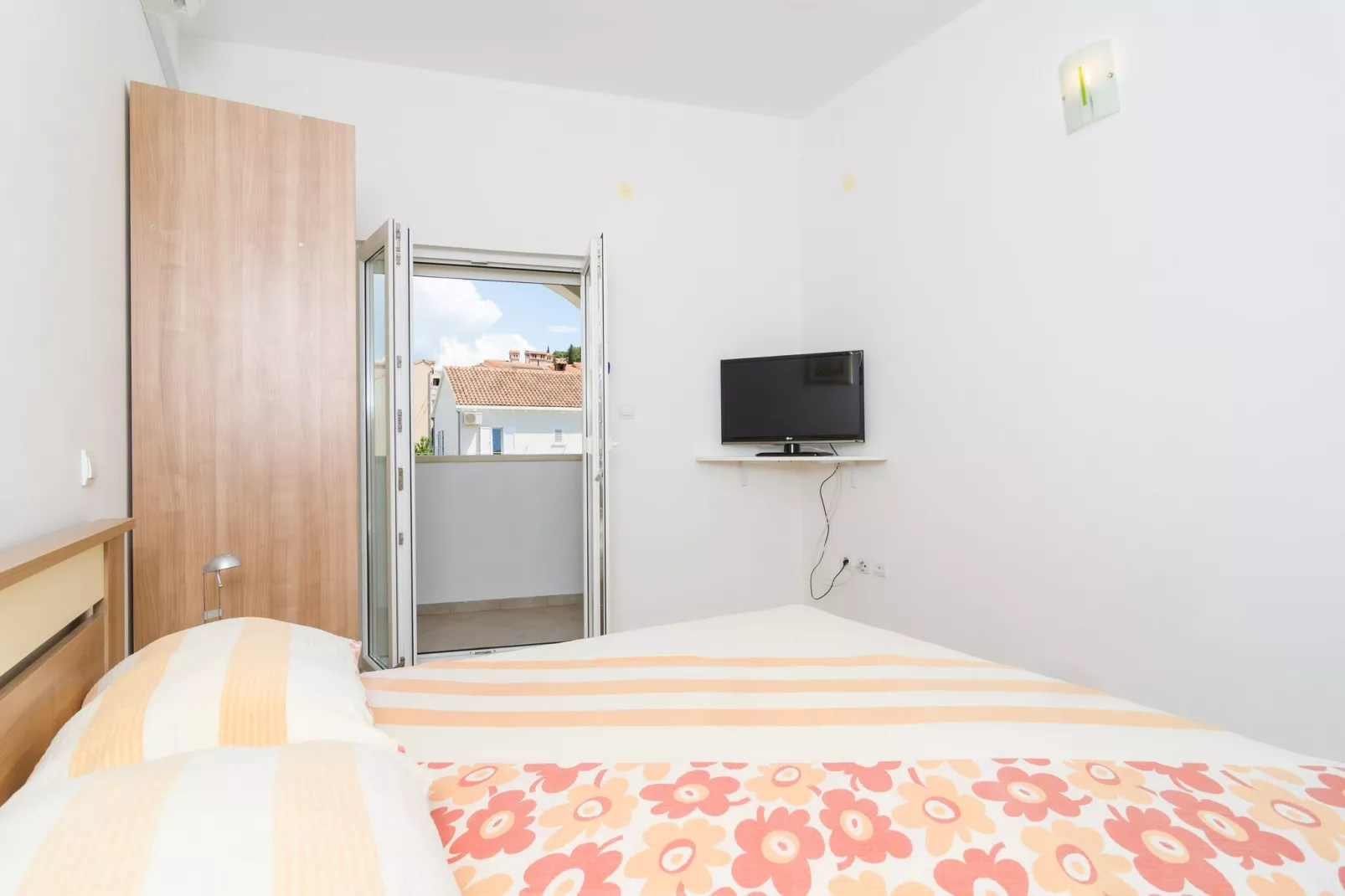 Apartments & Rooms Barišić - Studio Apartment with Balcony and City View (First Floor)-APT 4-Binnen