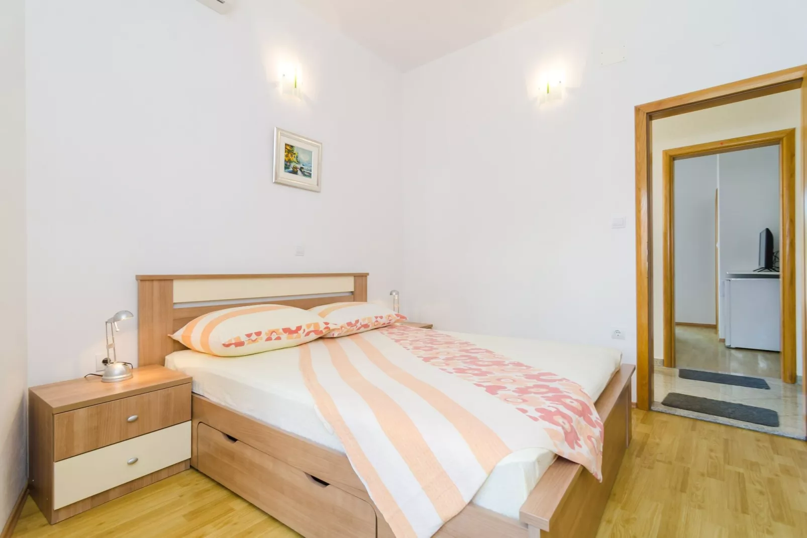 Apartments & Rooms Barišić - Double Room with Balcony and City View(First Floor)(Soba 3)-Slaapkamer