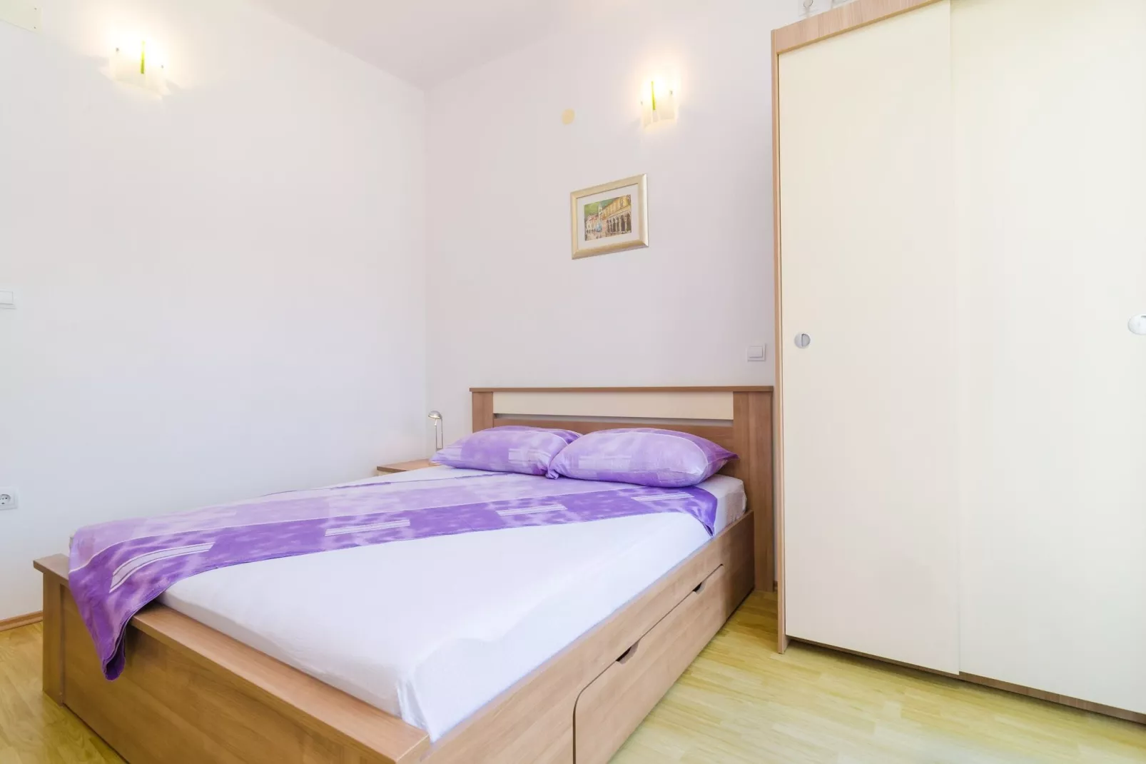 Apartments & Rooms Barišić - Standard Double Room with Balcony and Garden View (Soba 5)-Binnen