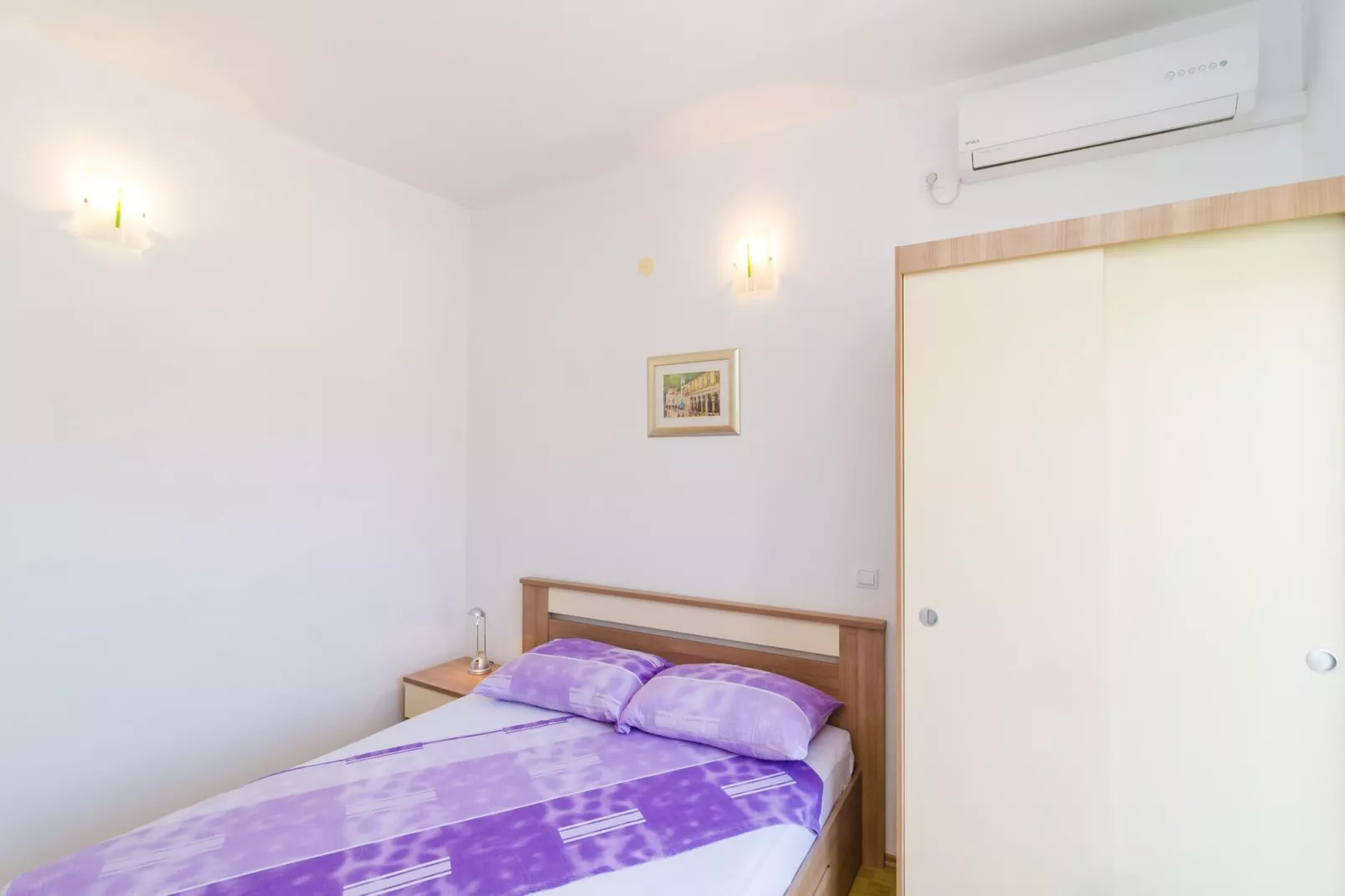 Apartments & Rooms Barišić - Standard Double Room with Balcony and Garden View (Soba 5)-Binnen