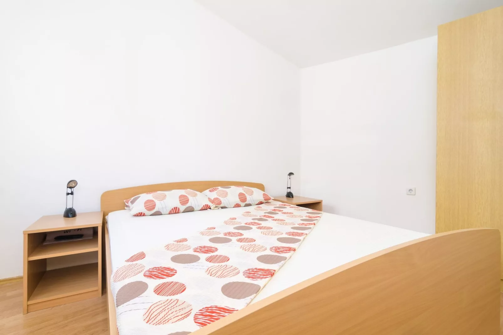 Apartments & Rooms Barišić-Comfort One Bedroom Apartment with Balcony and Garden View (Apt Preko)-Slaapkamer