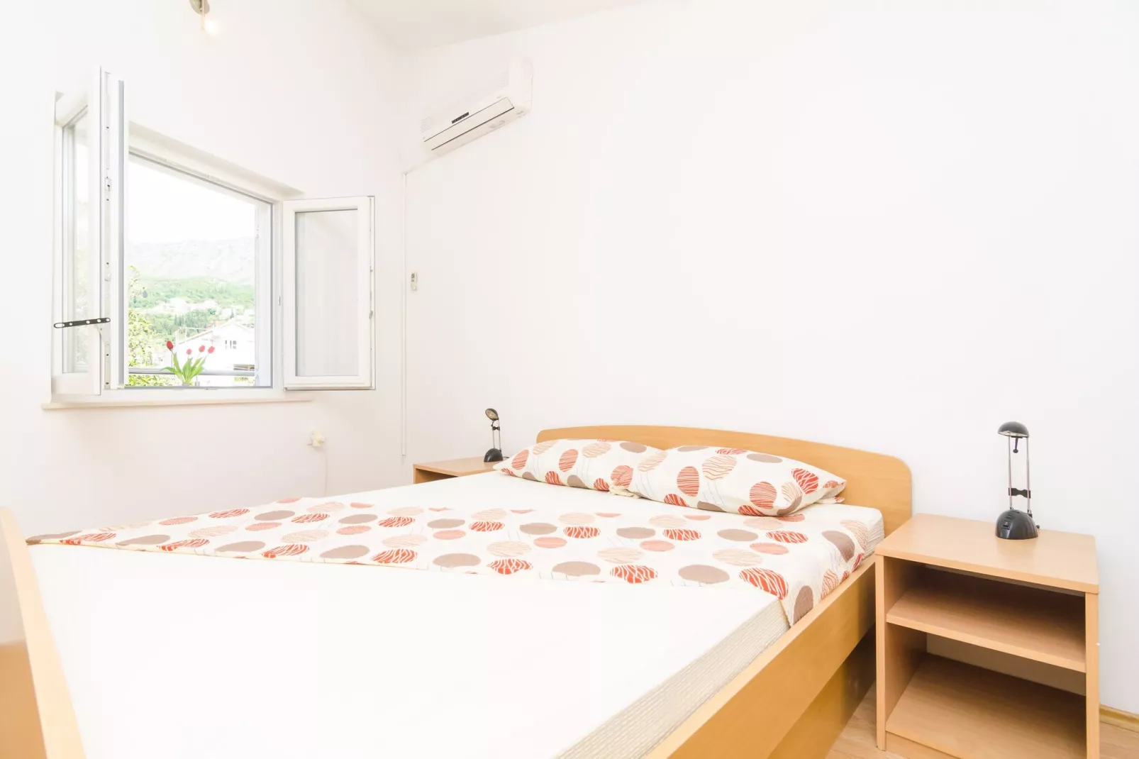 Apartments & Rooms Barišić-Comfort One Bedroom Apartment with Balcony and Garden View (Apt Preko)-Slaapkamer