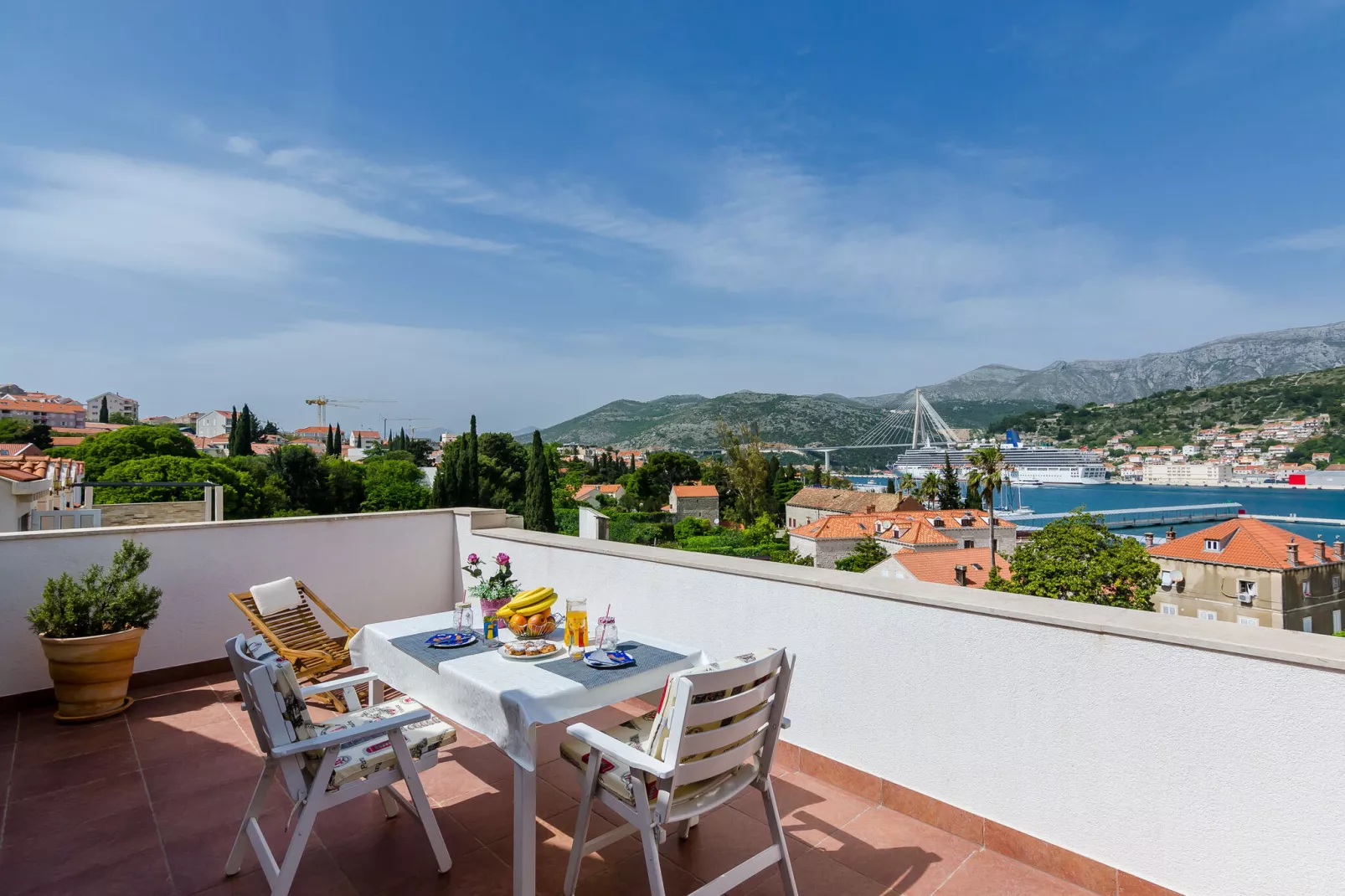 Apartment Marina View - One-Bedroom Apartment with Terrace and Sea View