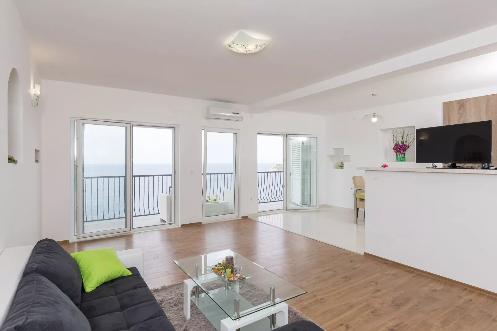 Apartments Manuela - One-Bedroom Apartment with Balcony and Sea View (A2+2)