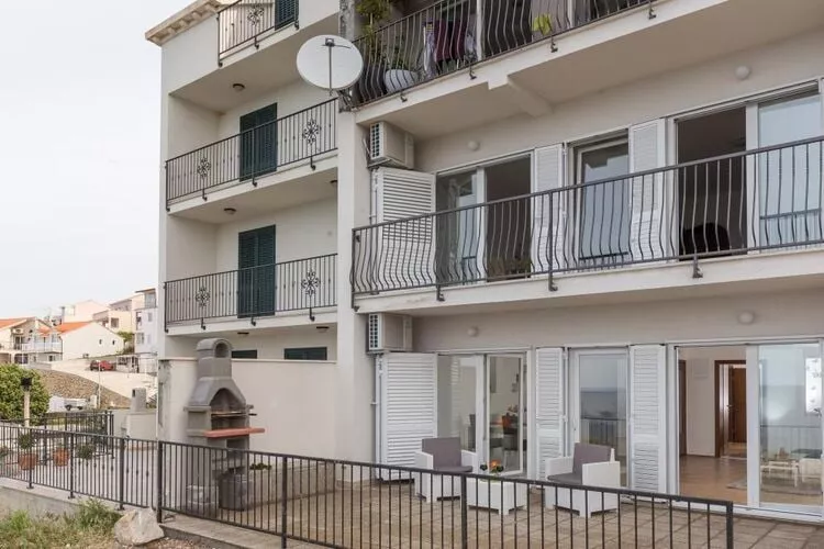 Apartments Manuela - One-Bedroom Apartment with Balcony and Sea View (A2+2)-Buitenlucht