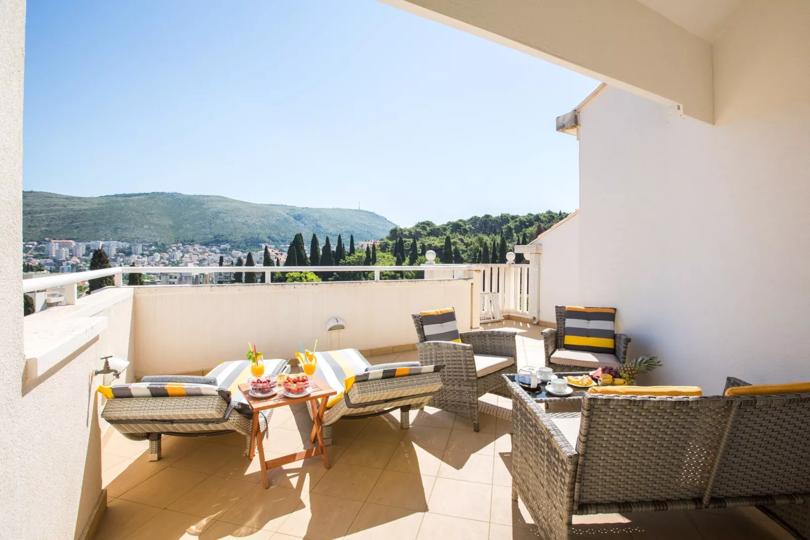 Holiday Home Lapad Beach Royal - Five Bedroom Holiday Home with Balcony and City View-Buitenlucht