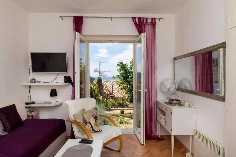 Apartment Purple Rain - Studio Apartment with Terrace and Sea View