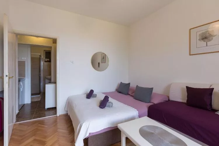 Apartment Purple Rain - Studio Apartment with Terrace and Sea View-Woonkamer