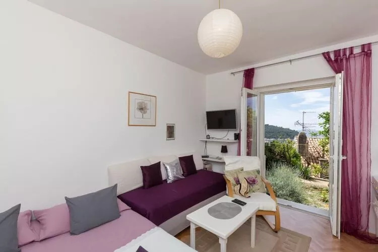 Apartment Purple Rain - Studio Apartment with Terrace and Sea View-Binnen