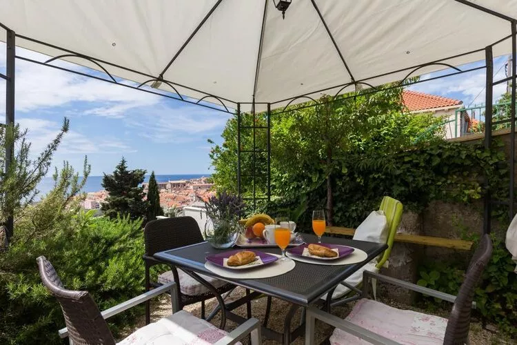 Apartment Purple Rain - Studio Apartment with Terrace and Sea View-Buitenlucht