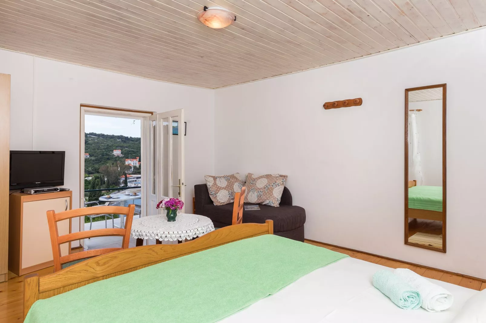 Apartments Miskovic - Studio Apartment with Balcony and Sea View (East)-Slaapkamer