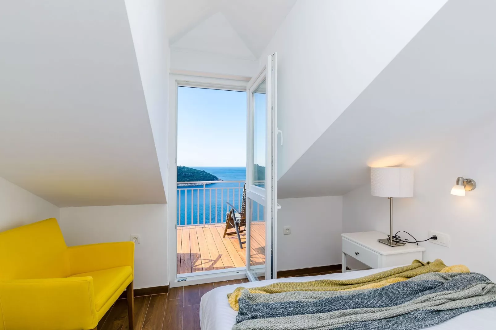 Amorino of Dubrovnik Apartment - Two Bedroom Apartment with Terrace and Sea View (Apartment Ruzmarin)-Slaapkamer