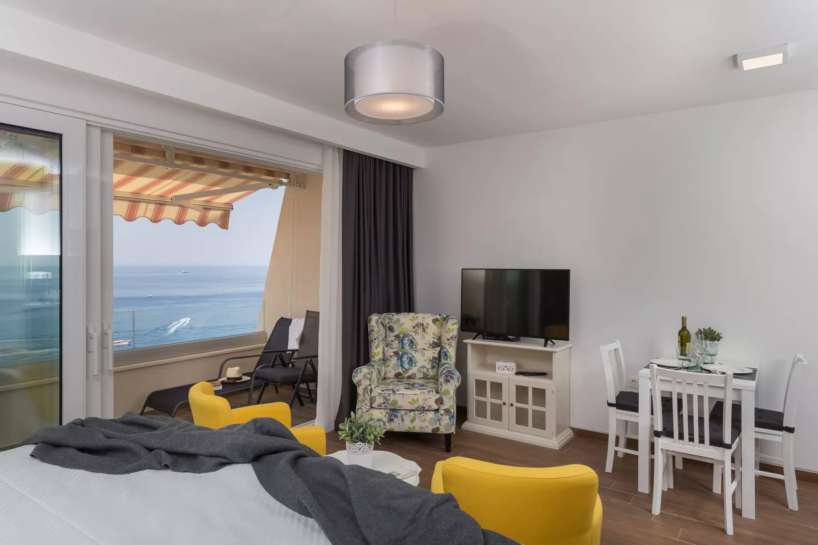 Amorino of Dubrovnik Apartments - Studio Apartment with Balcony and Sea View (Apartment Lovor)-Slaapkamer