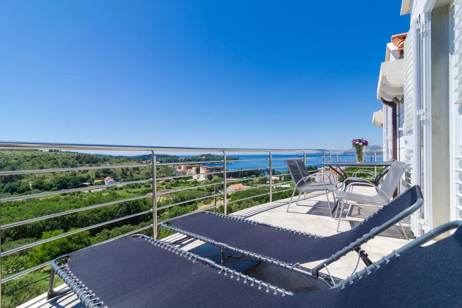 Apartment Feel Phili - Two Bedroom Apartment with Balcony and Sea View-Terrasbalkon