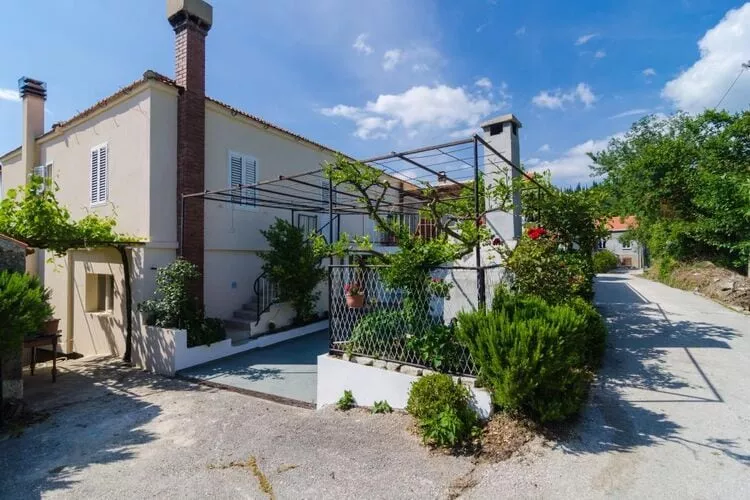 Villa Dalmatian Gem - Two-Bedroom Villa with Terrace and Swimming Pool-Buitenlucht