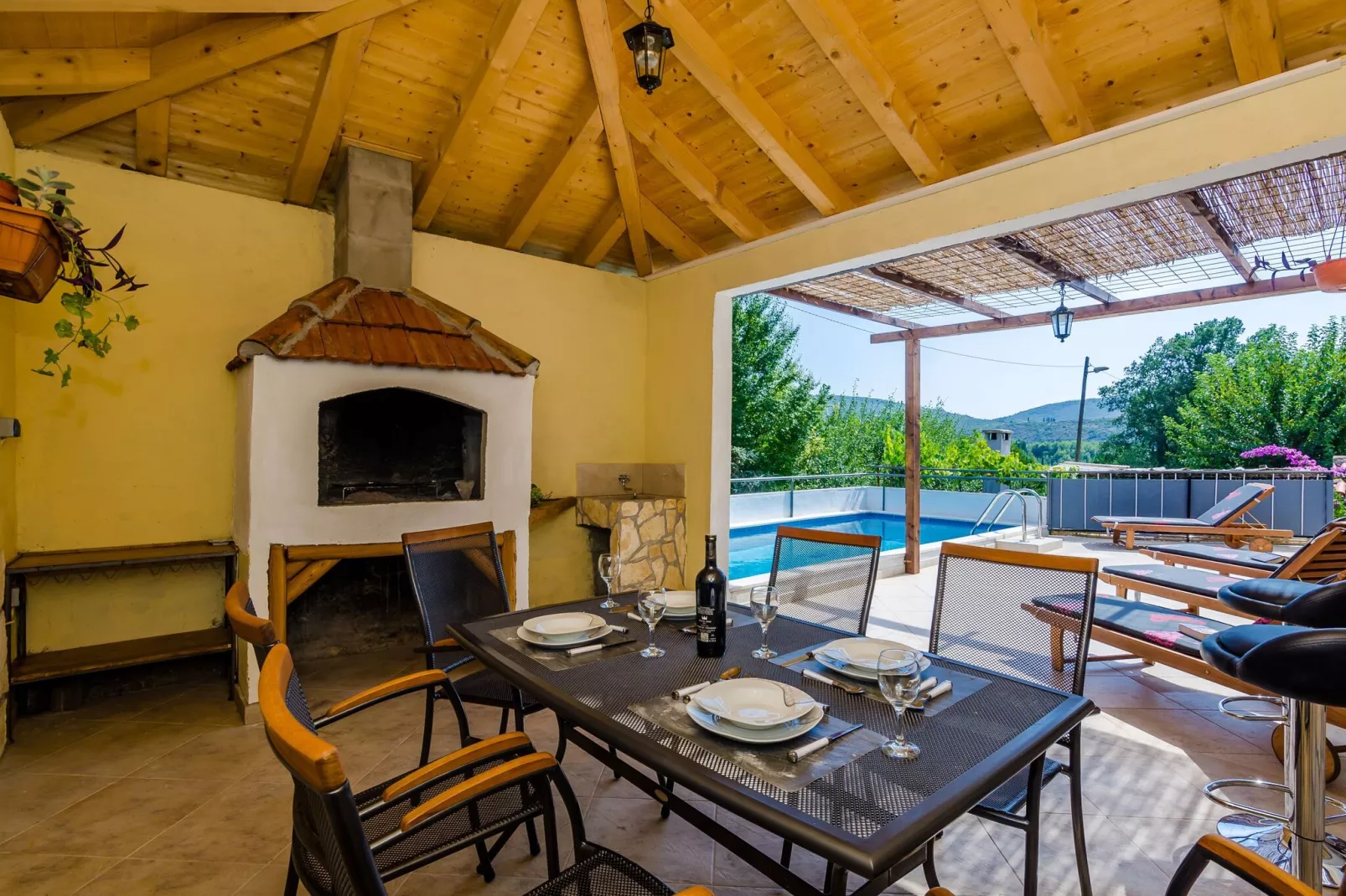 Villa Dalmatian Gem - Two-Bedroom Villa with Terrace and Swimming Pool-Buitenlucht