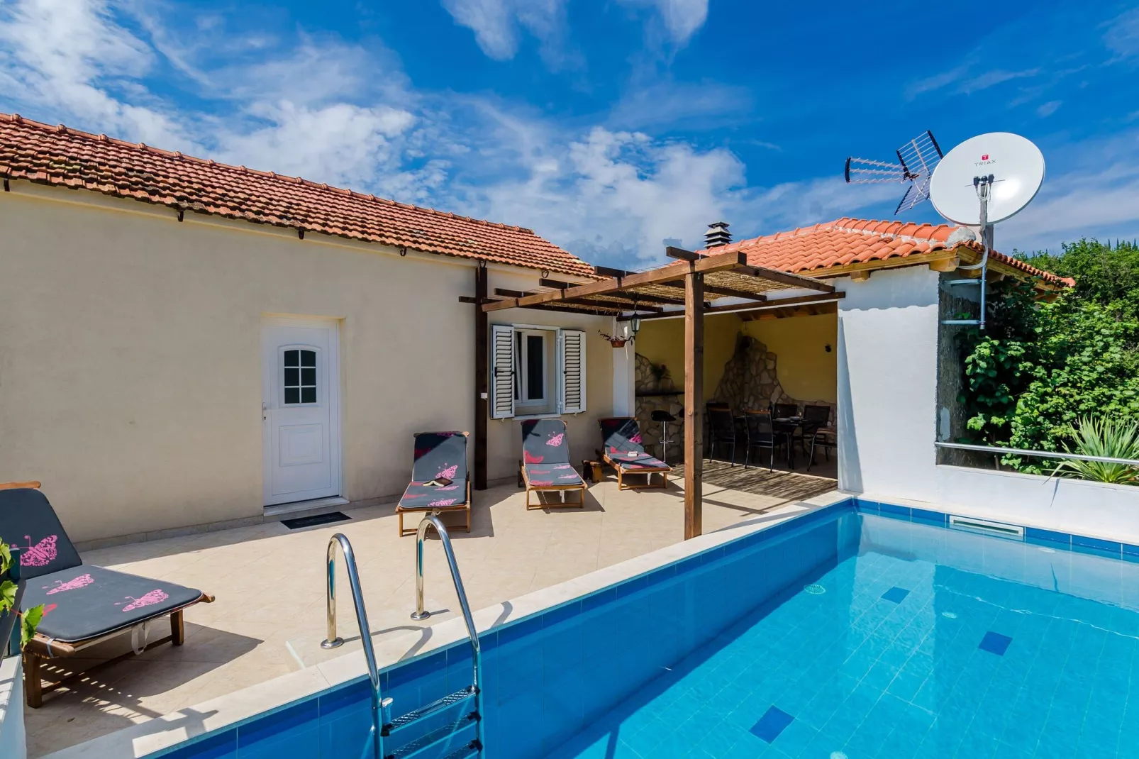 Villa Dalmatian Gem - Two-Bedroom Villa with Terrace and Swimming Pool-Zwembad