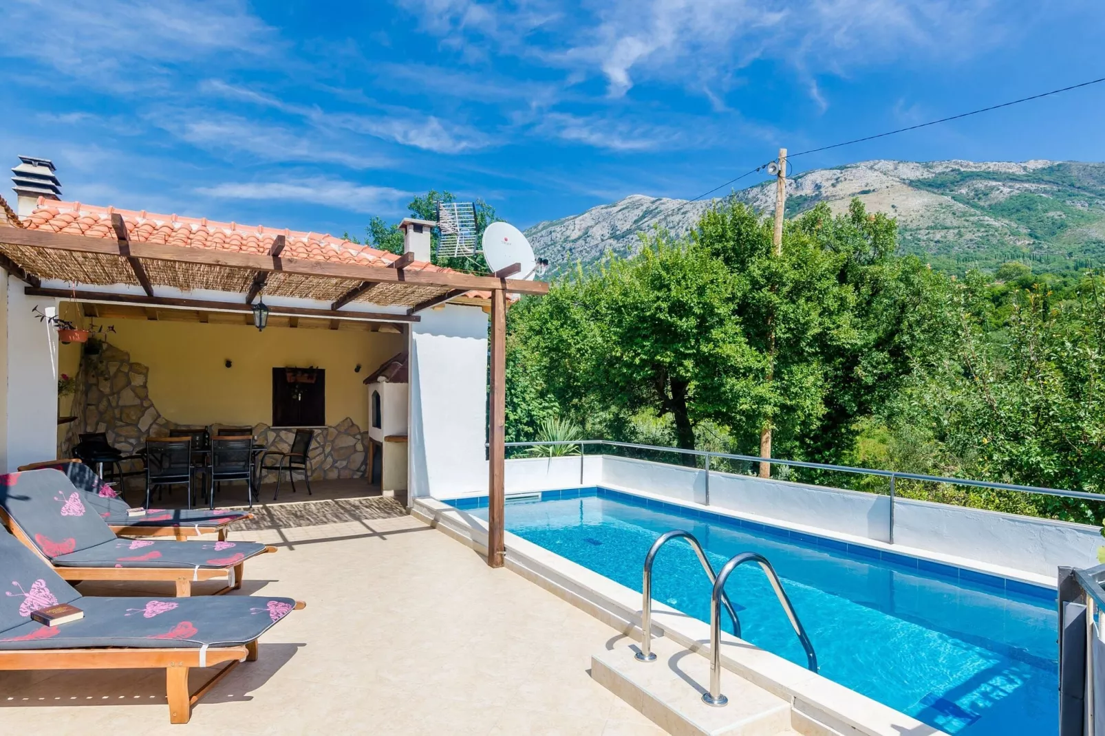 Villa Dalmatian Gem - Two-Bedroom Villa with Terrace and Swimming Pool-Zwembad