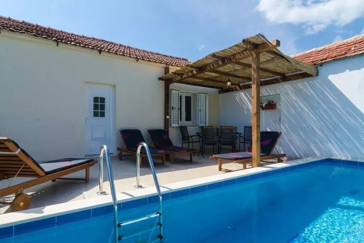 Villa Dalmatian Gem - Two-Bedroom Villa with Terrace and Swimming Pool-Zwembad