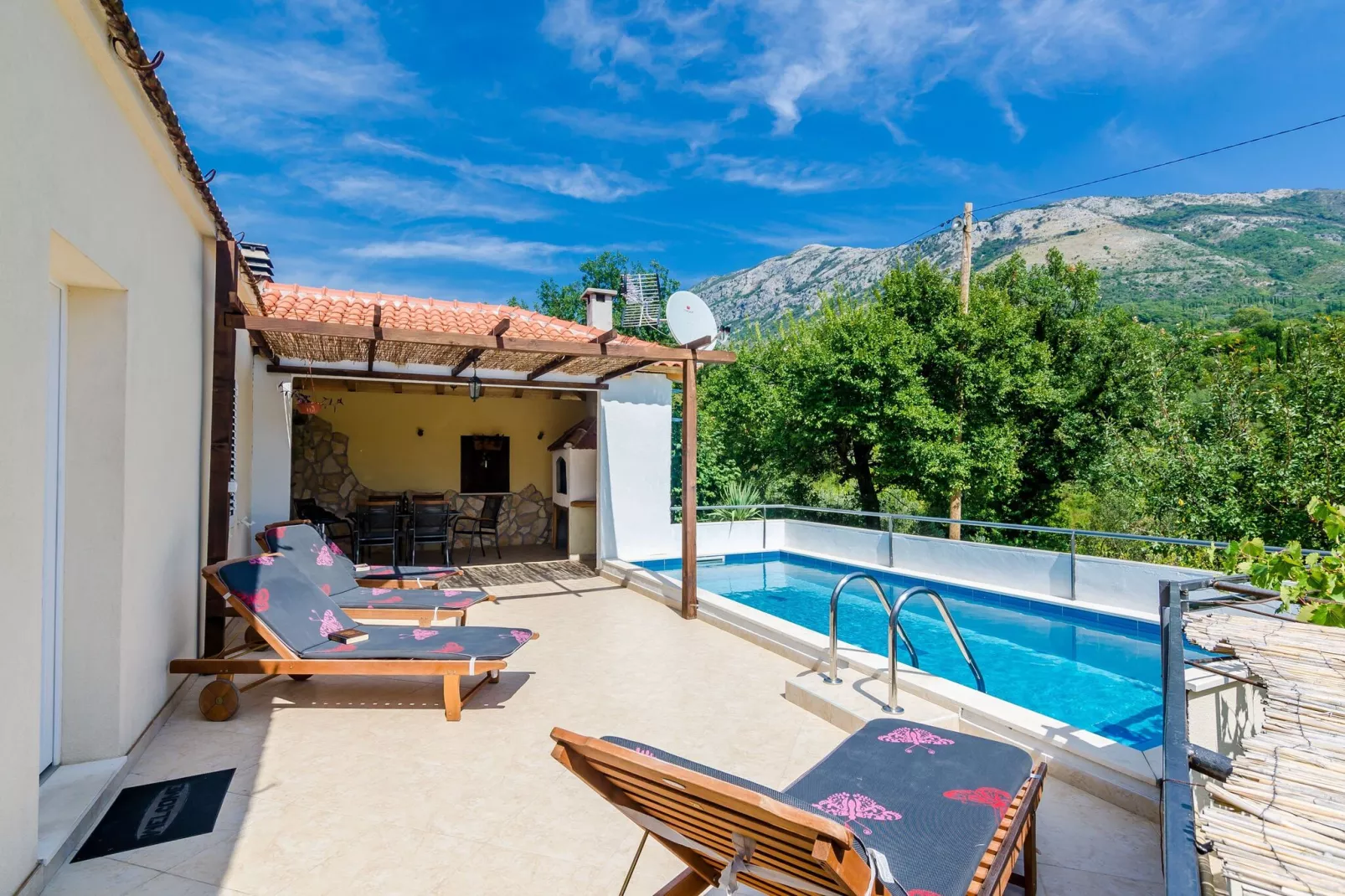 Villa Dalmatian Gem - Two-Bedroom Villa with Terrace and Swimming Pool-Terras