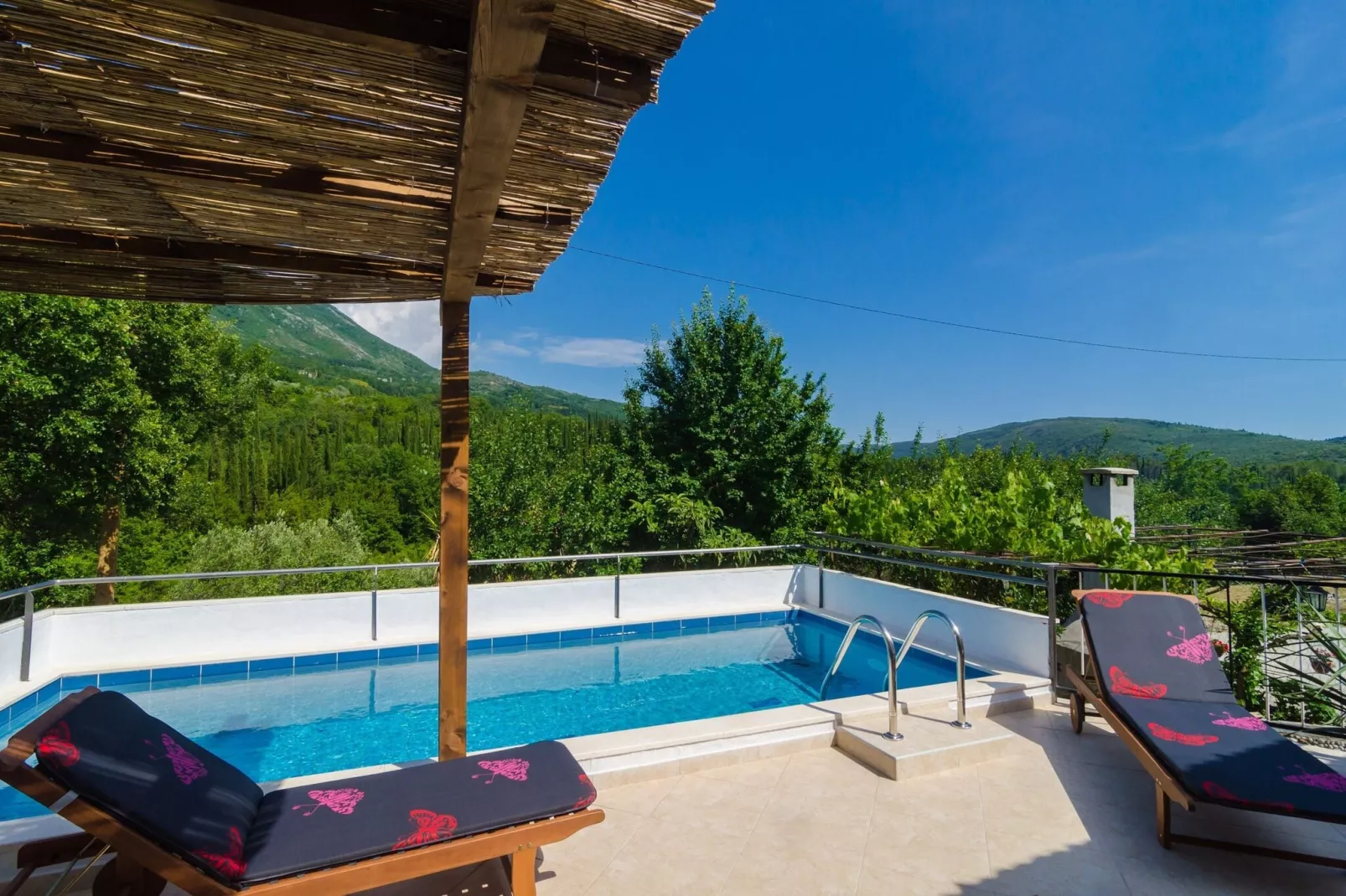 Villa Dalmatian Gem - Two-Bedroom Villa with Terrace and Swimming Pool-Zwembad