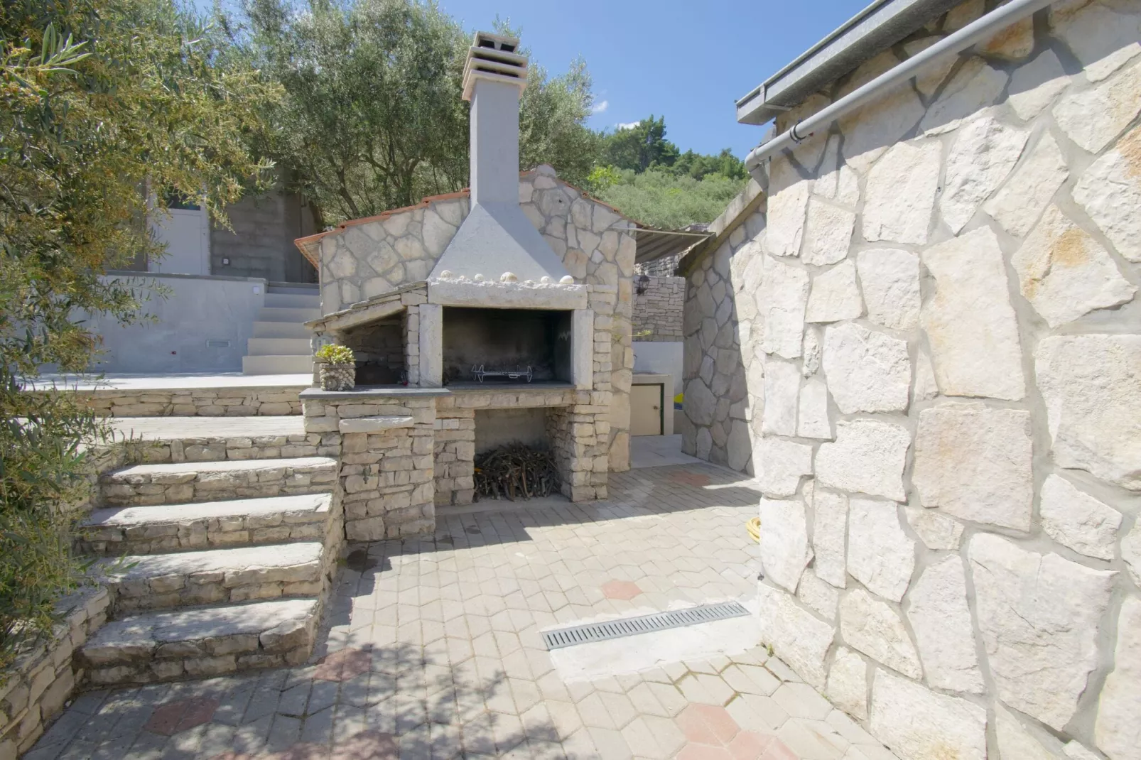 Stone House Blaca - Two Bedroom Stone House with Terrace and Sea View