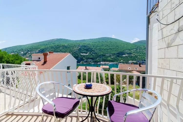 Apartments Peco - Three Bedroom Apartment with Balcony and Sea View-Terrasbalkon