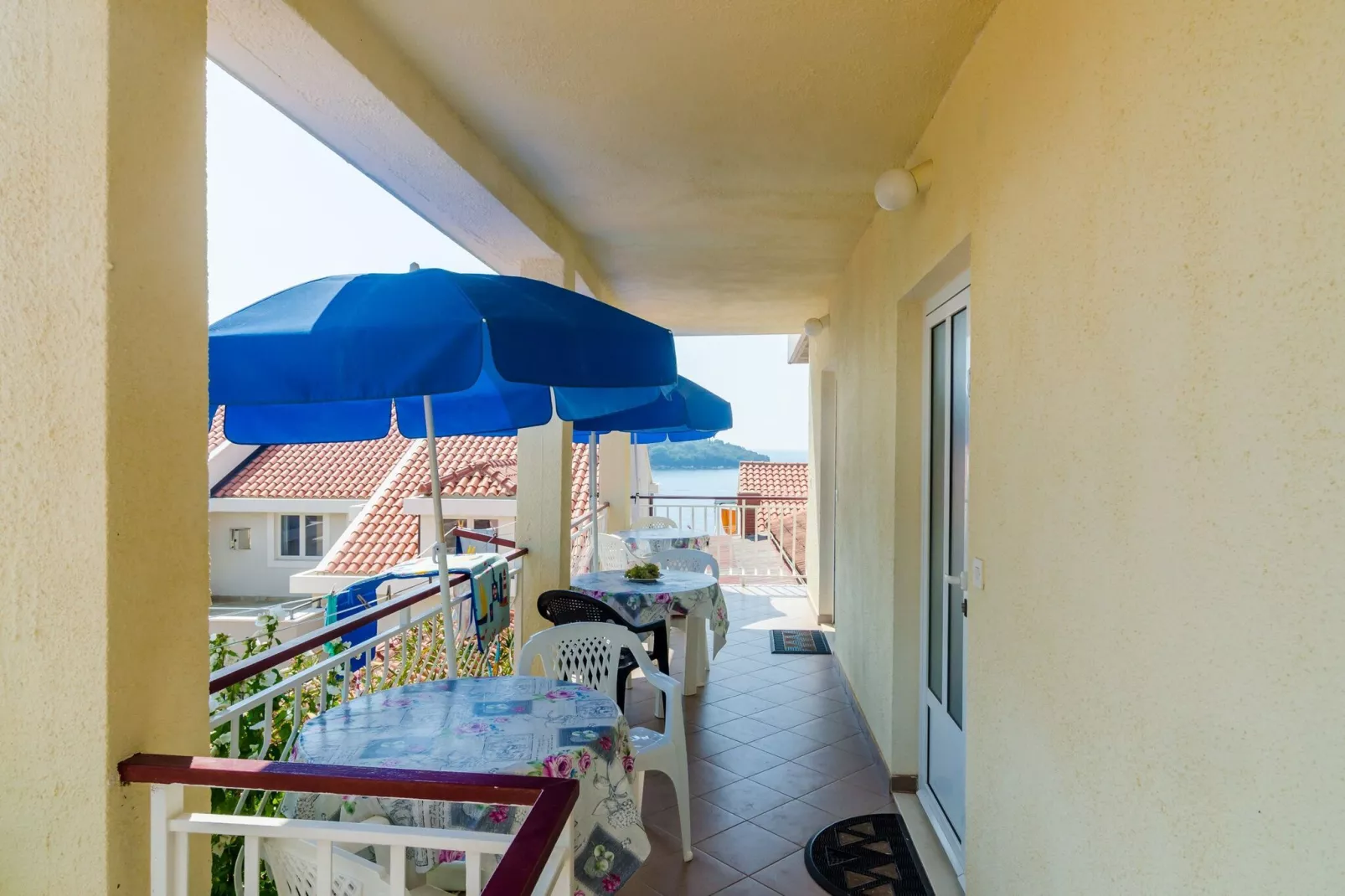 Apartments Rašica Molunat- Standard Studio Apartment with Patio and Side Sea View (Apt 14)