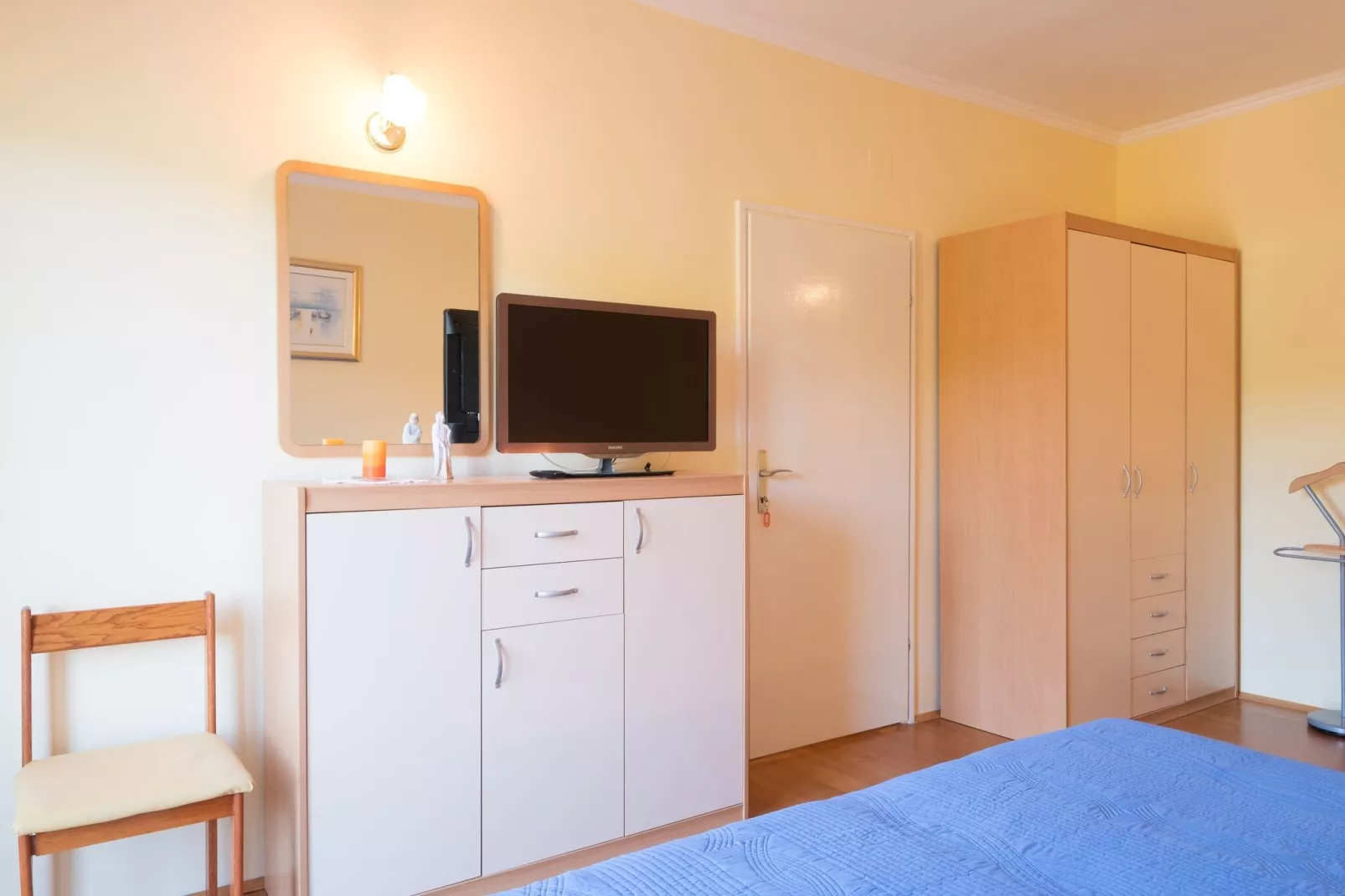 Apartments Saulan - One Bedroom Apartment with Balcony and Garden View (Molunat)-Slaapkamer