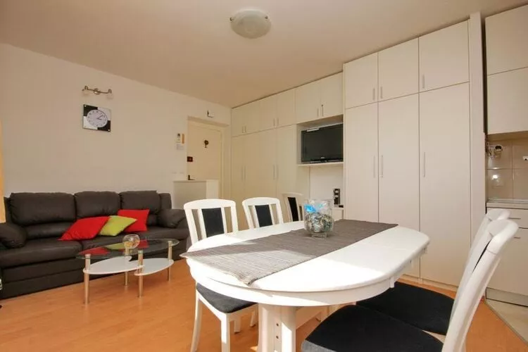 Apartment Charming Arena - One Bedroom Apartment with Terrace and Sea View-Woonkamer